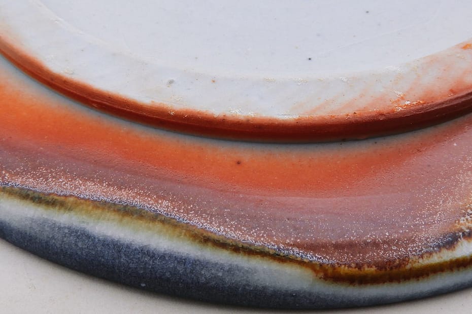 Porzellanteller aus dem Holzbrand - Detail